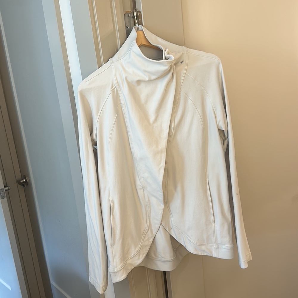 LuluLemon Rulu Rally Wrap - Picture 3 of 4